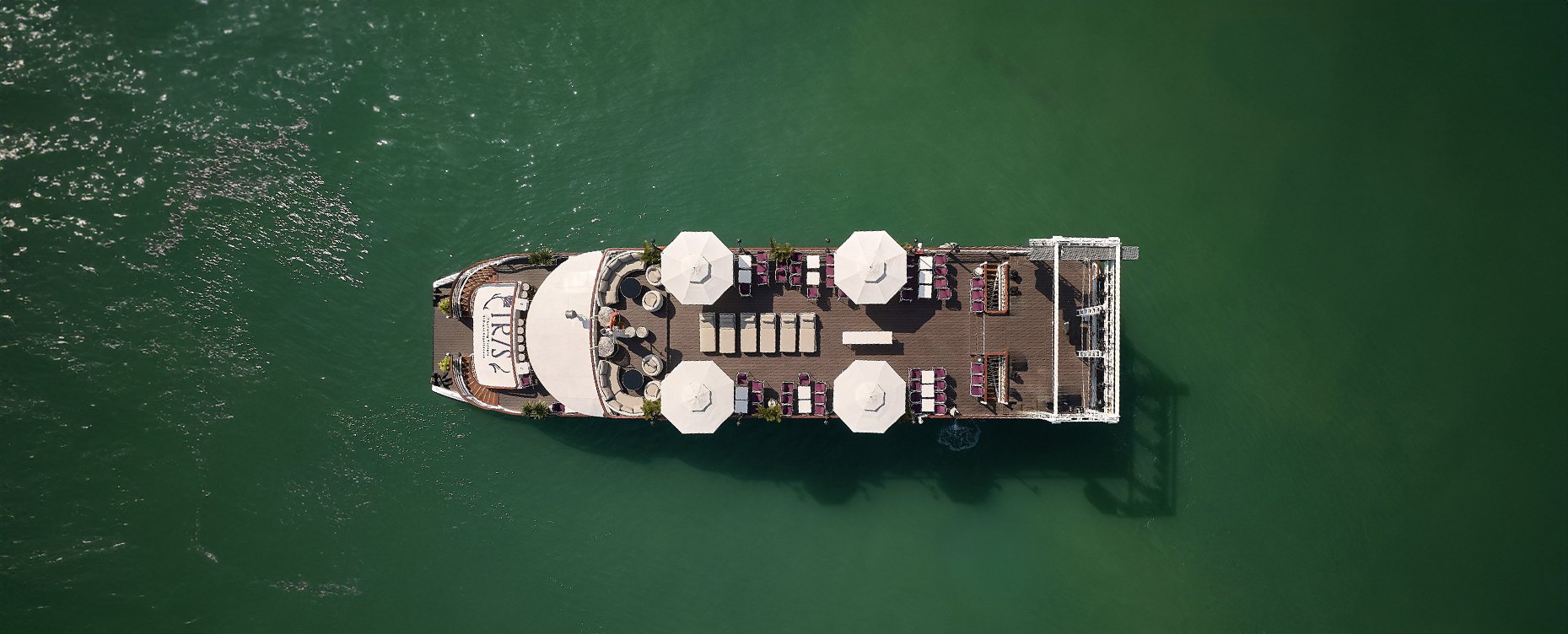 Iris Cruise giữa Vịnh Hạ Long — Day Cruise